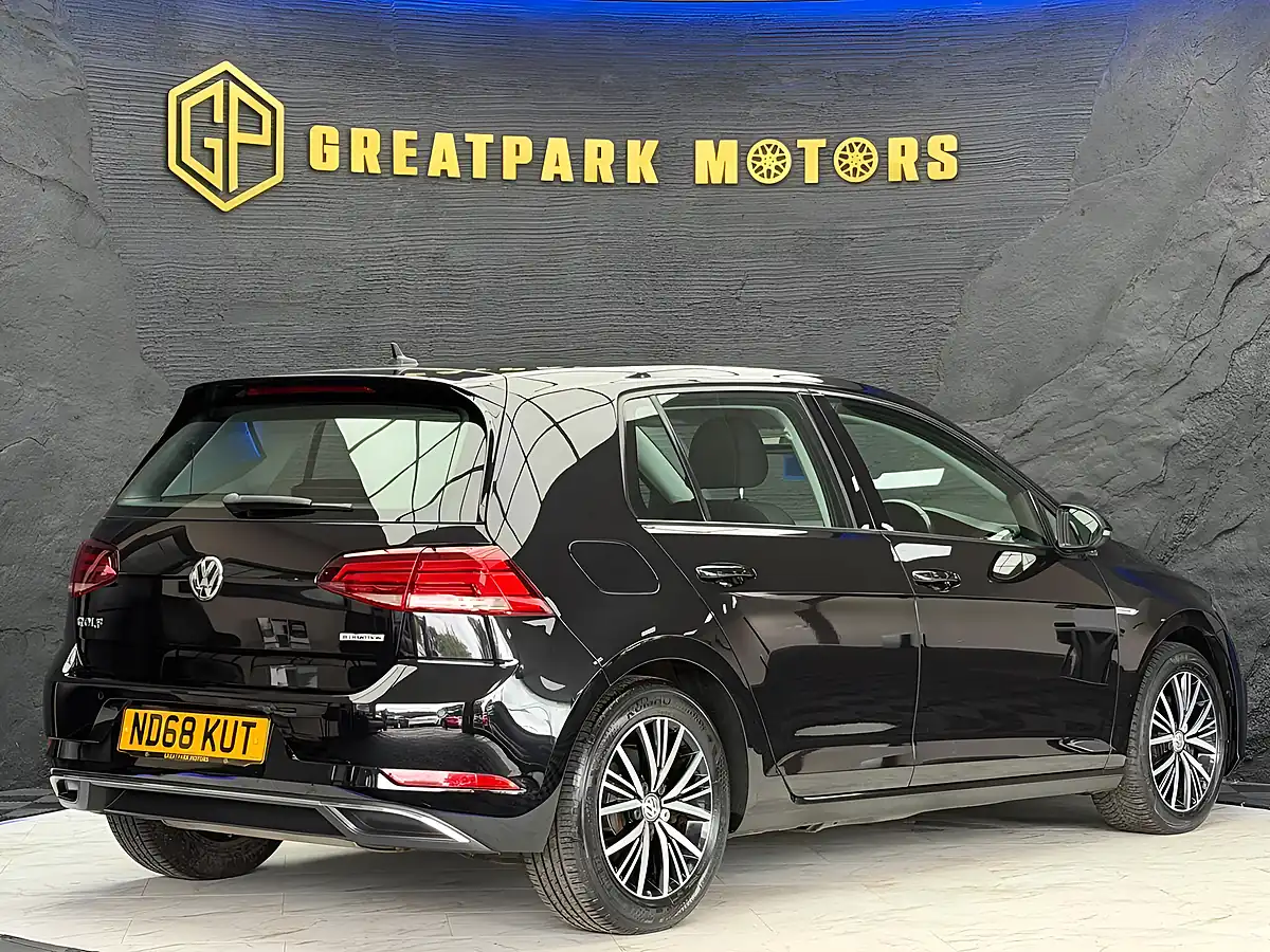 Used 2019 Volkswagen Golf Se Black - Interior and Exterior details 5