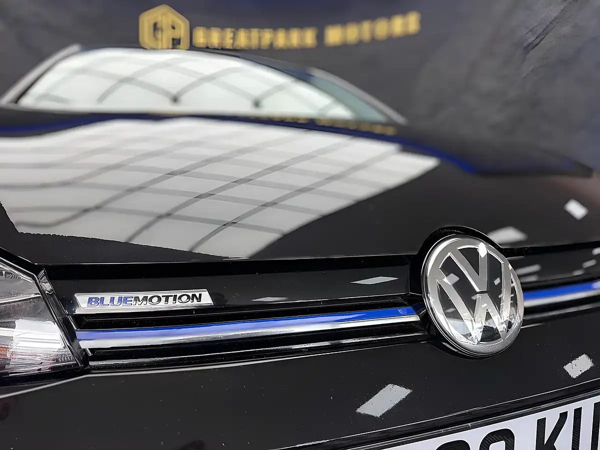 Used 2019 Volkswagen Golf Se Black - Interior and Exterior details 9