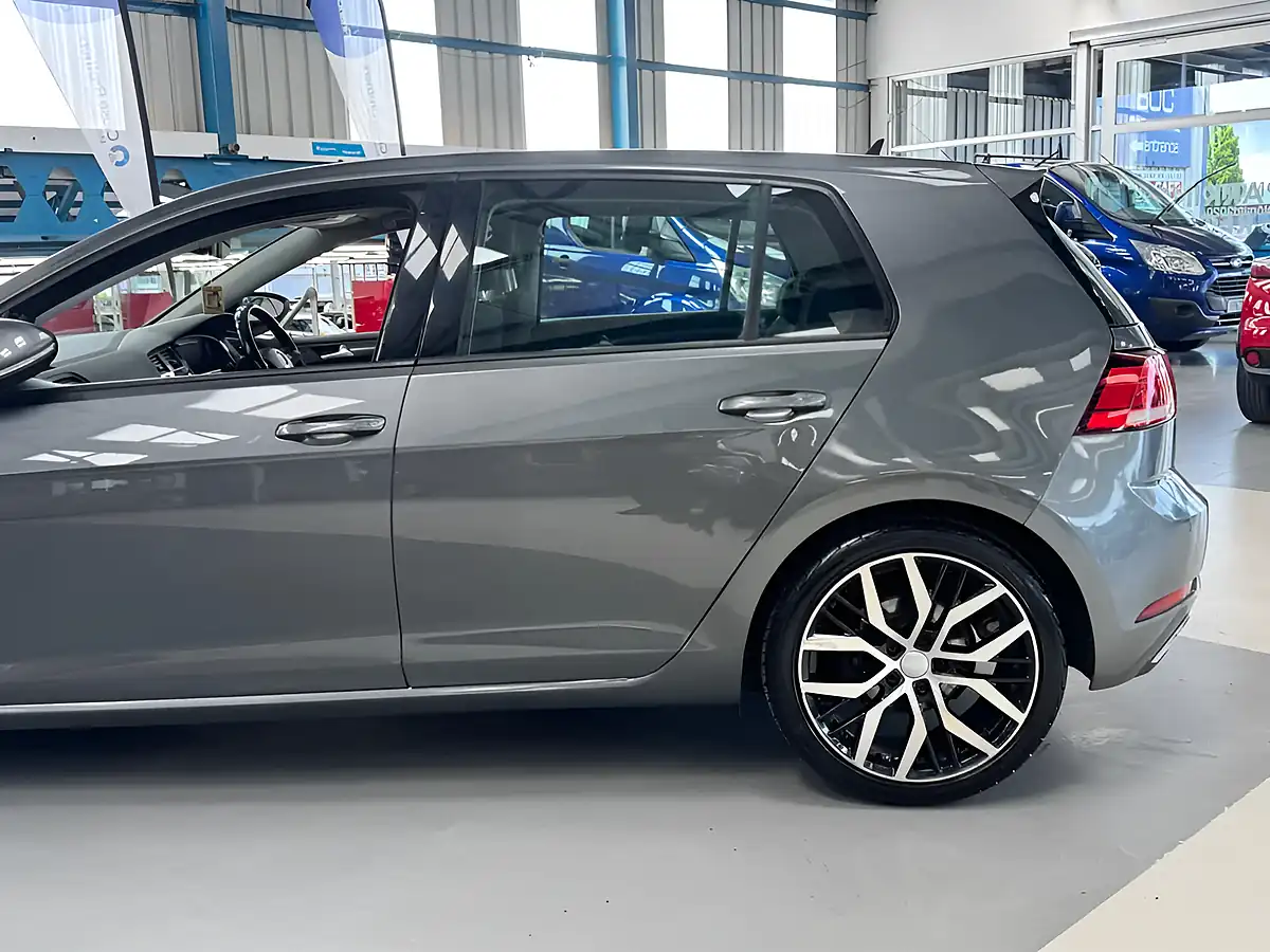 Used 2019 Volkswagen Golf Se Nav Grey - Interior and Exterior details 4