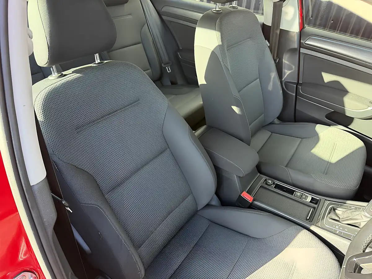 Used 2019 Volkswagen Golf Se Nav Red - Interior and Exterior details 13