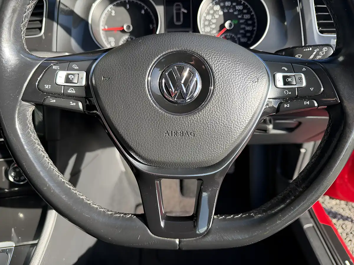 Used 2019 Volkswagen Golf Se Nav Red - Interior and Exterior details 15