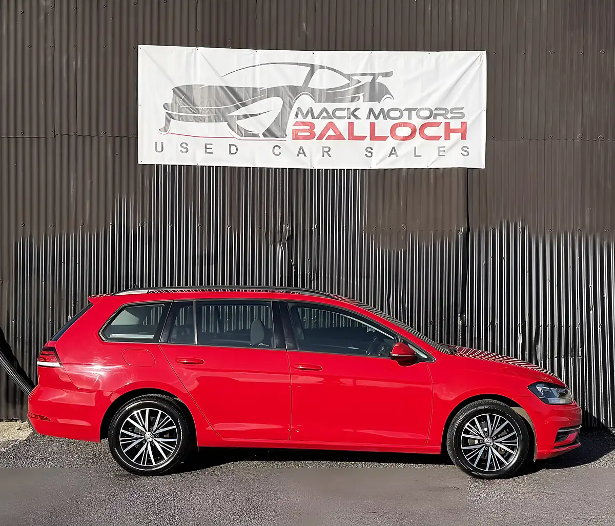 Used 2019 Volkswagen Golf Se Nav Red - Interior and Exterior details 4