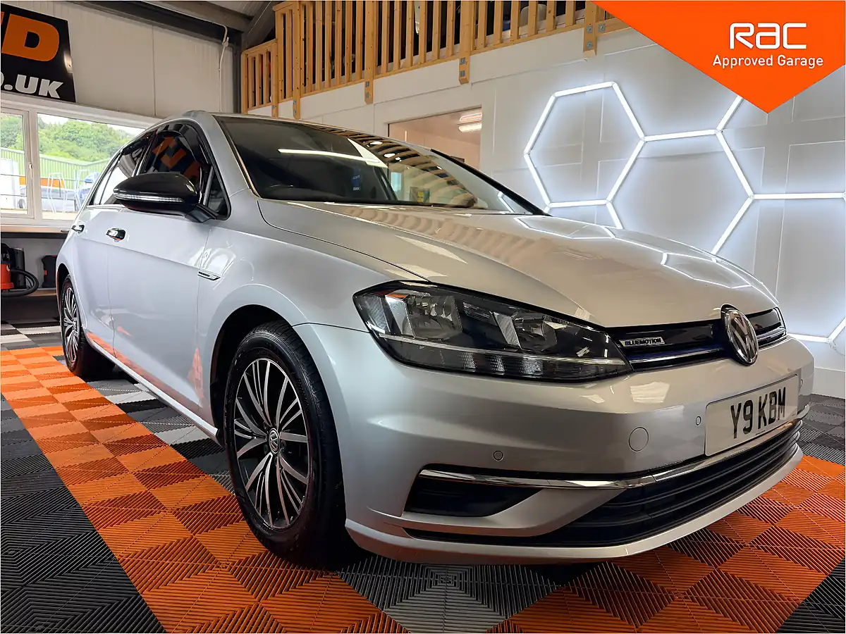 Used 2019 Volkswagen Golf Se Silver - Front View
