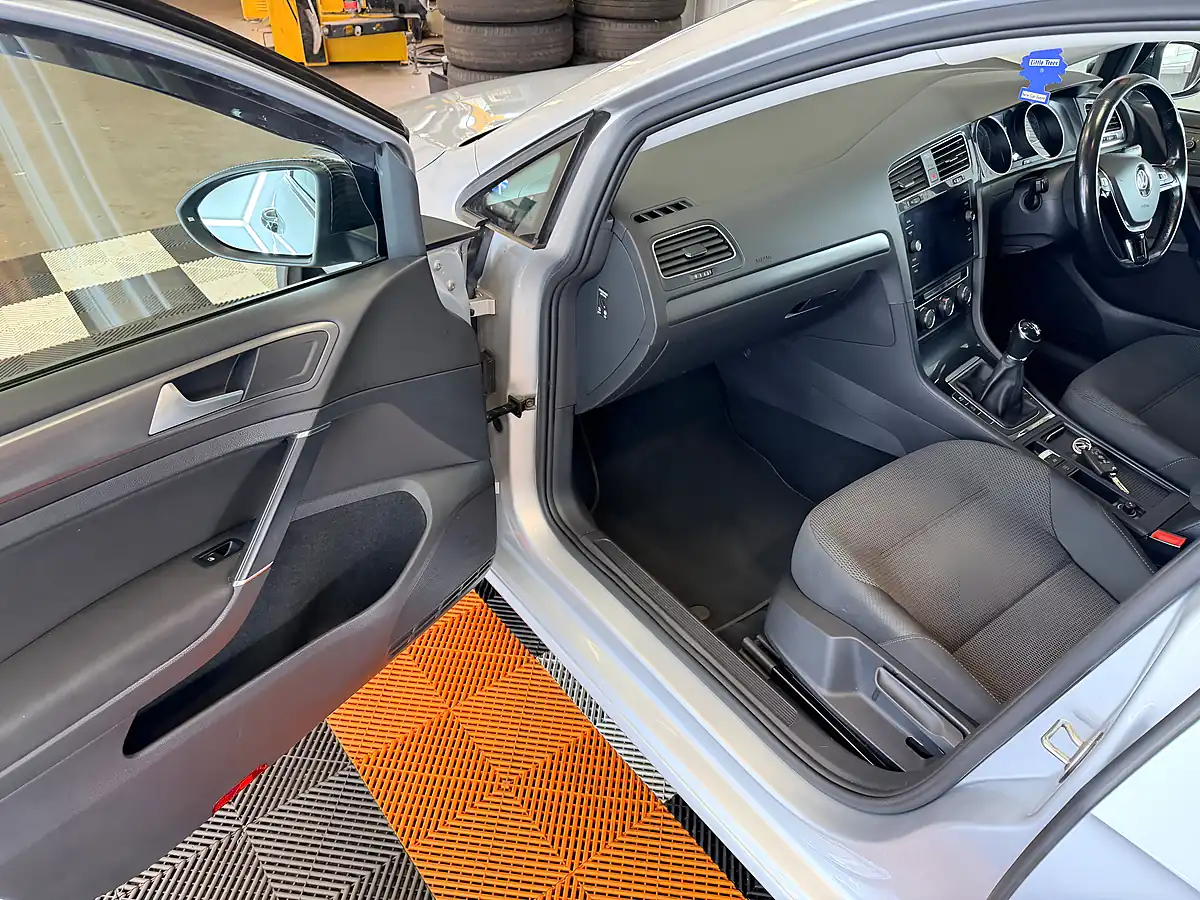 Used 2019 Volkswagen Golf Se Silver - Interior and Exterior details 11