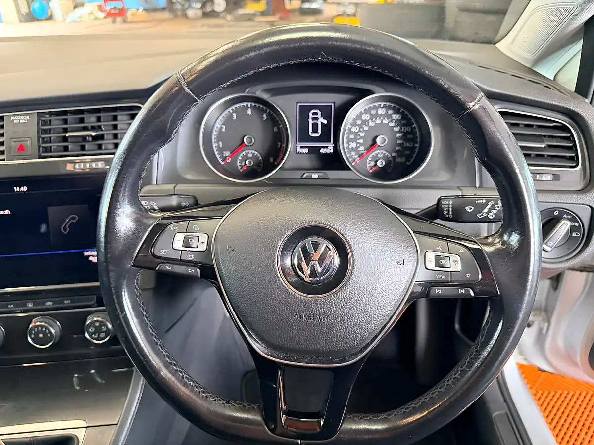 Used 2019 Volkswagen Golf Se Silver - Interior and Exterior details 12