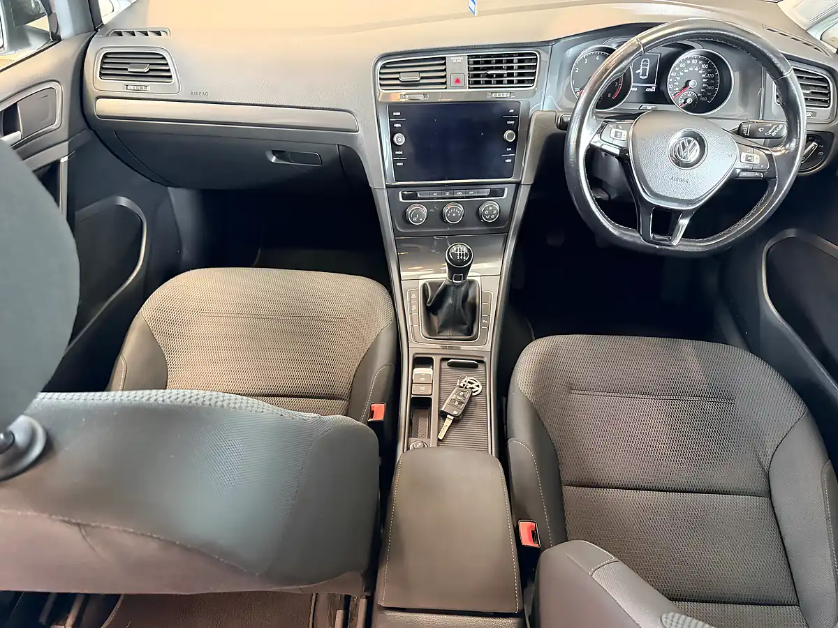 Used 2019 Volkswagen Golf Se Silver - Interior and Exterior details 13