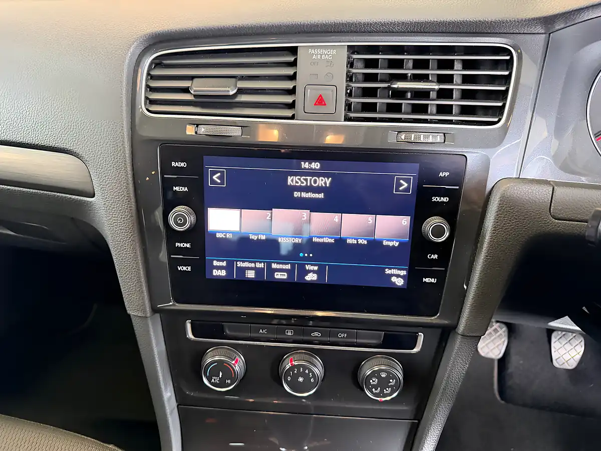 Used 2019 Volkswagen Golf Se Silver - Interior and Exterior details 15