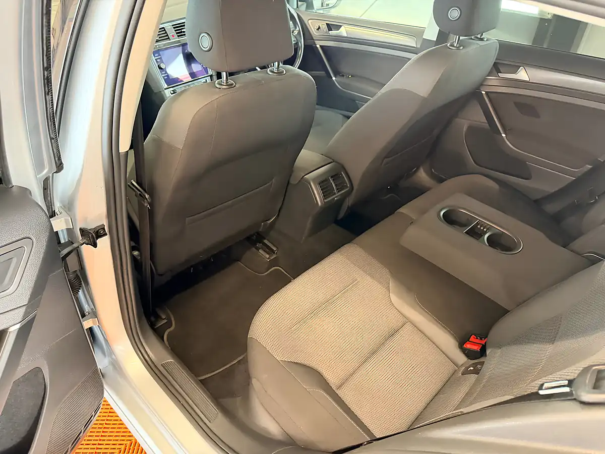 Used 2019 Volkswagen Golf Se Silver - Interior and Exterior details 18
