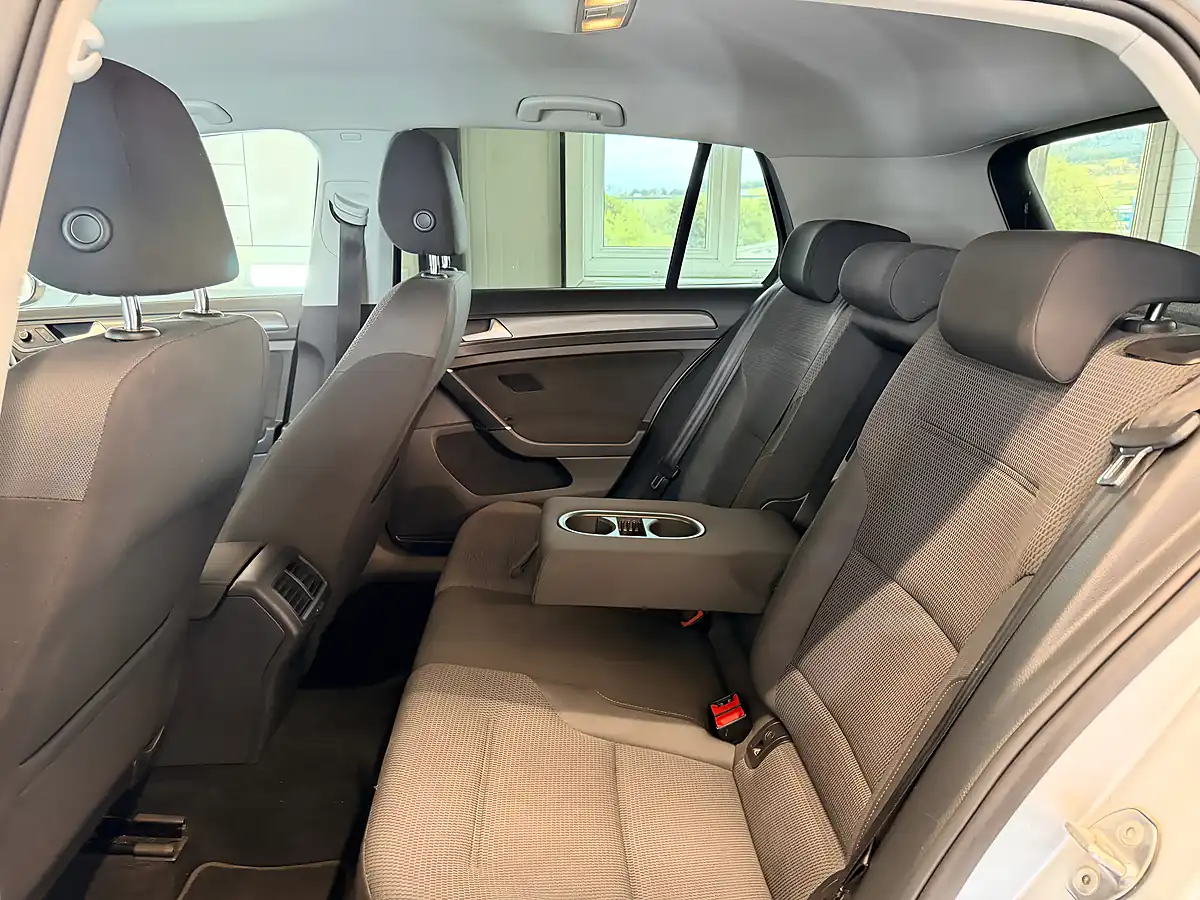 Used 2019 Volkswagen Golf Se Silver - Interior and Exterior details 19