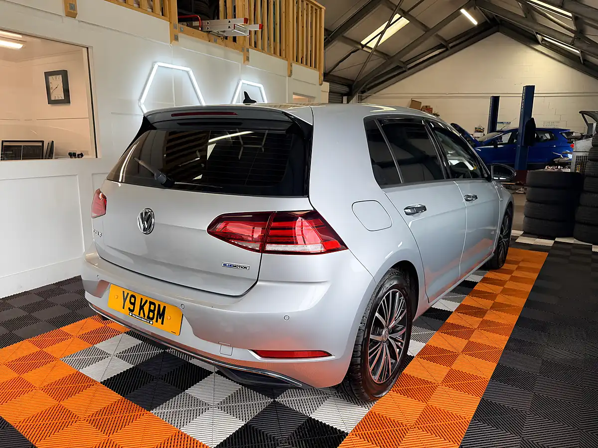 Used 2019 Volkswagen Golf Se Silver - Interior and Exterior details 4