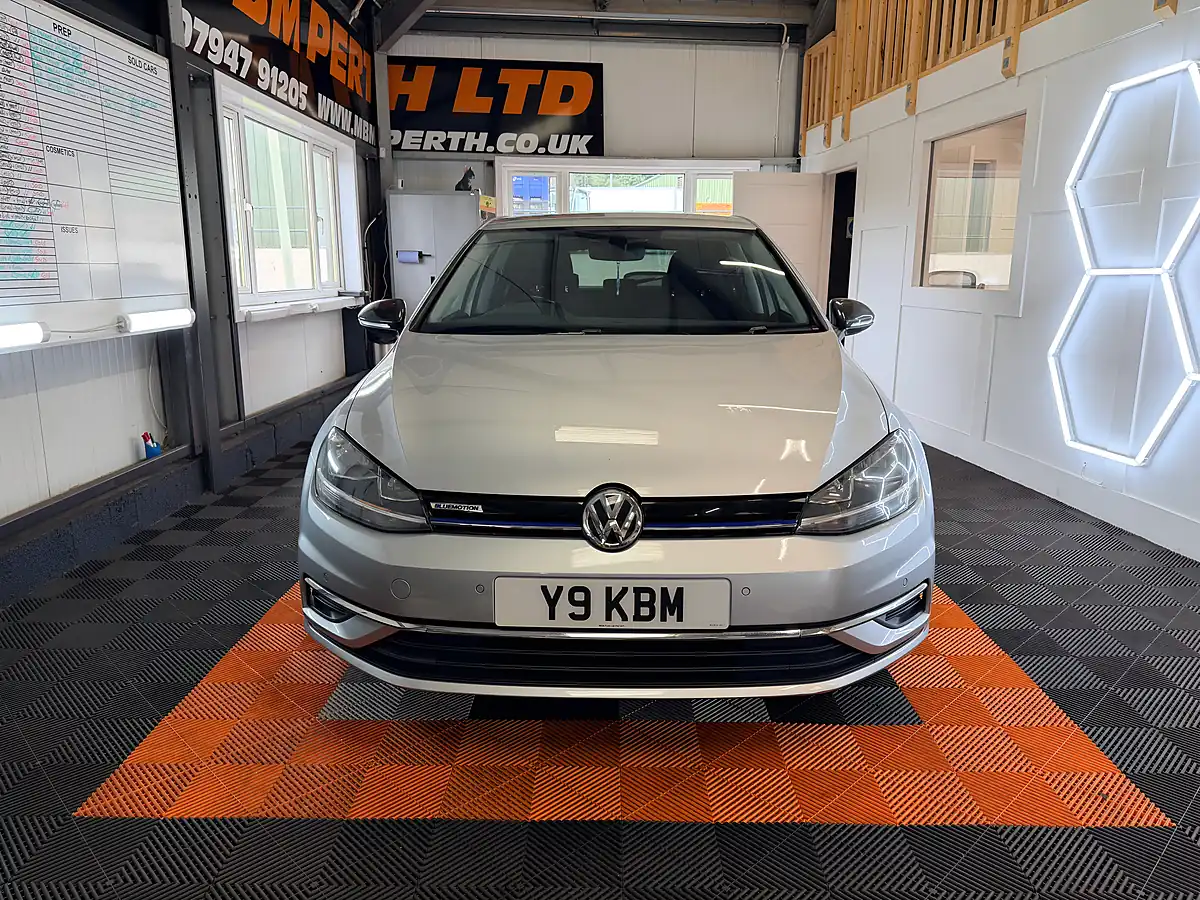 Used 2019 Volkswagen Golf Se Silver - Interior and Exterior details 9