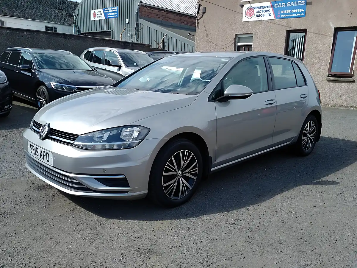 Used 2019 Volkswagen Golf Se Silver - Front View