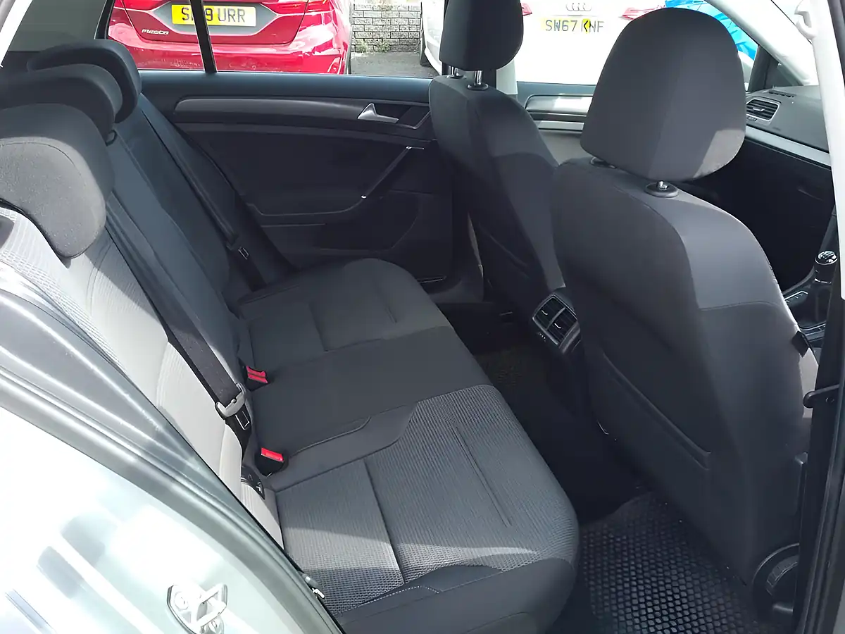 Used 2019 Volkswagen Golf Se Silver - Interior and Exterior details 11