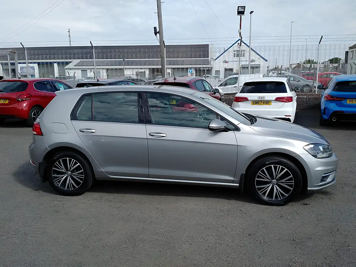 Used 2019 Volkswagen Golf Se Silver - Interior and Exterior details 8