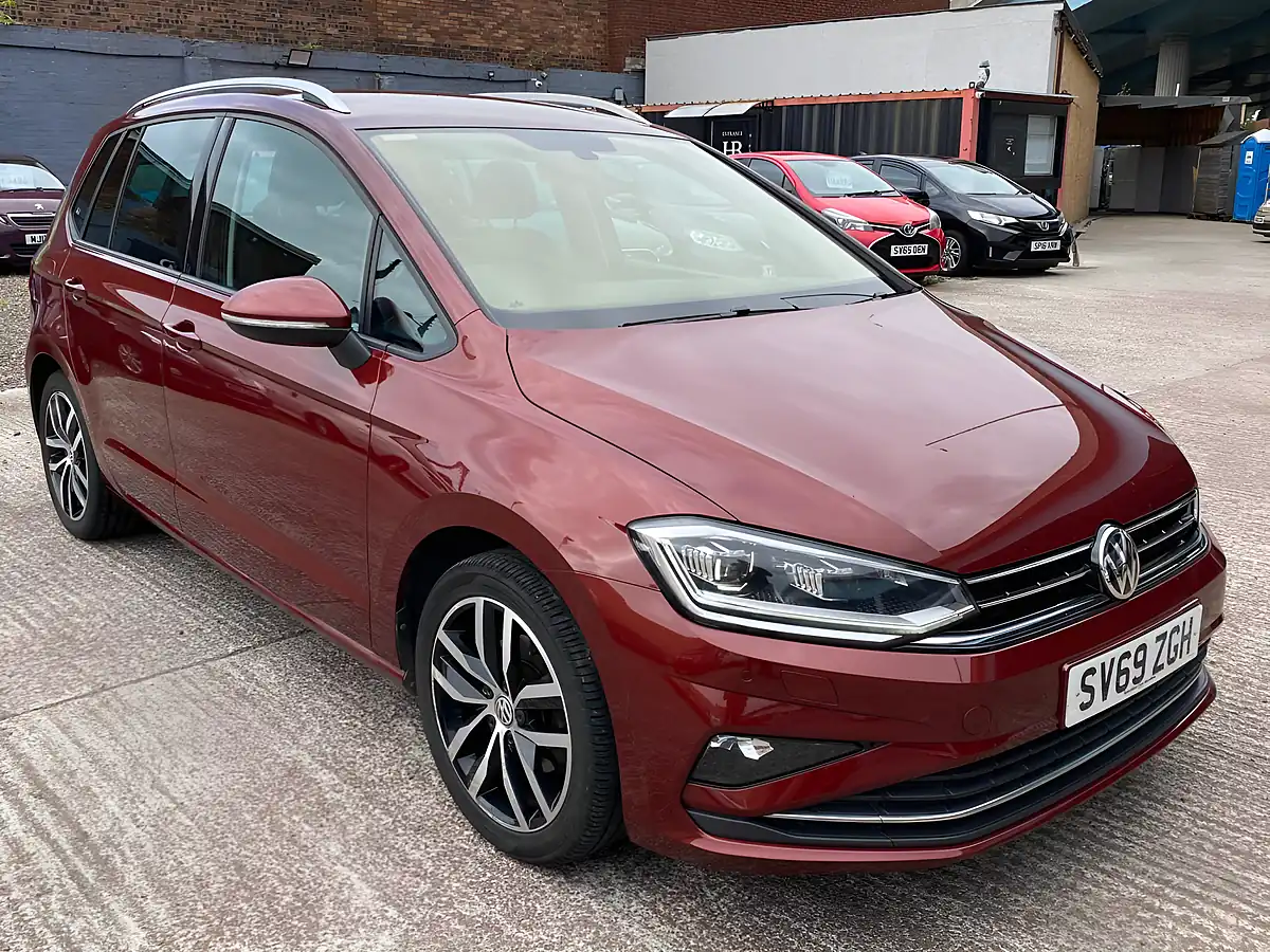 Used 2019 Volkswagen Golf Sv Match Cranberry Red - Interior and Exterior details 3