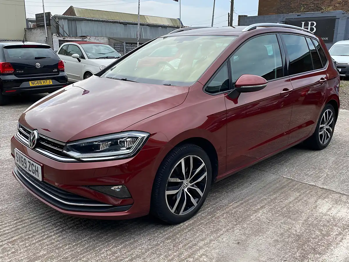 Used 2019 Volkswagen Golf Sv Match Cranberry Red - Interior and Exterior details 5