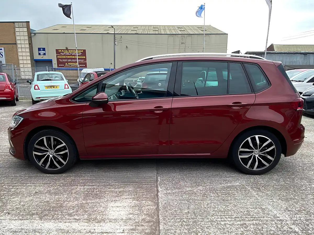 Used 2019 Volkswagen Golf Sv Match Cranberry Red - Interior and Exterior details 6