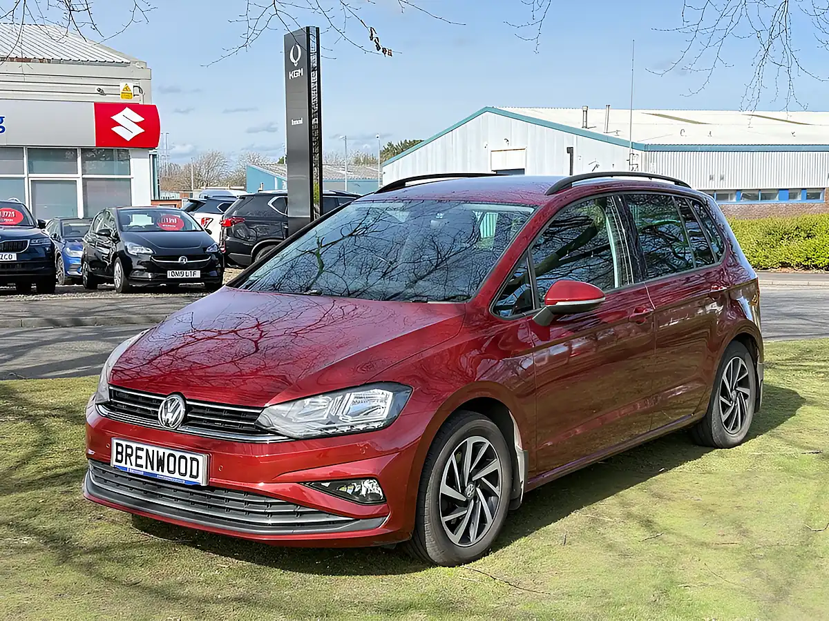 Used 2019 Volkswagen Golf Sv Match Red - Interior and Exterior details 4