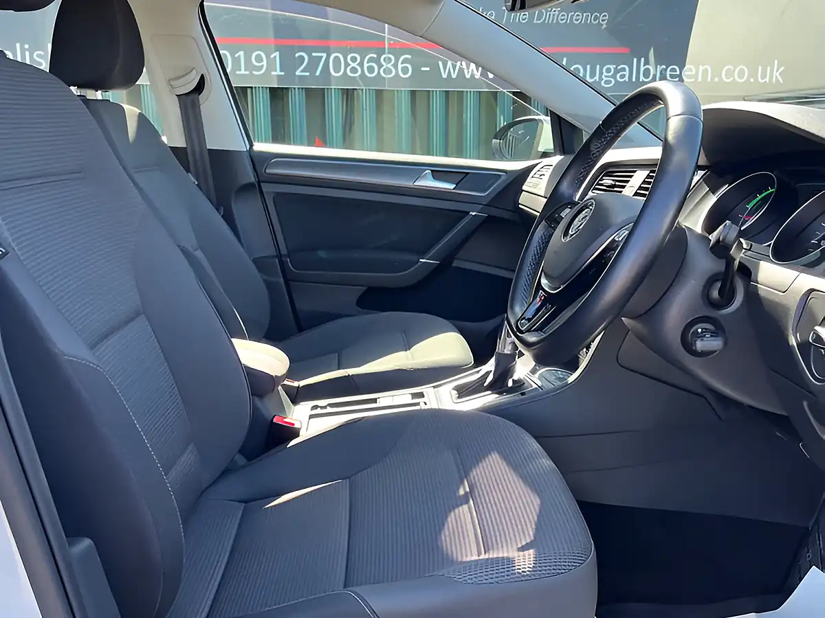 Used 2019 Volkswagen Golf White - Interior and Exterior details 12