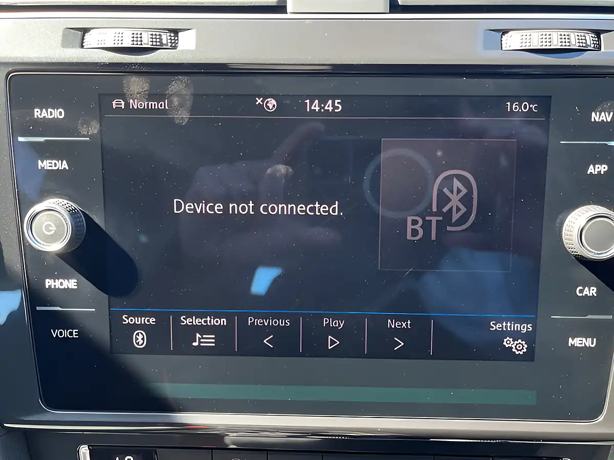 Used 2019 Volkswagen Golf White - Interior and Exterior details 13