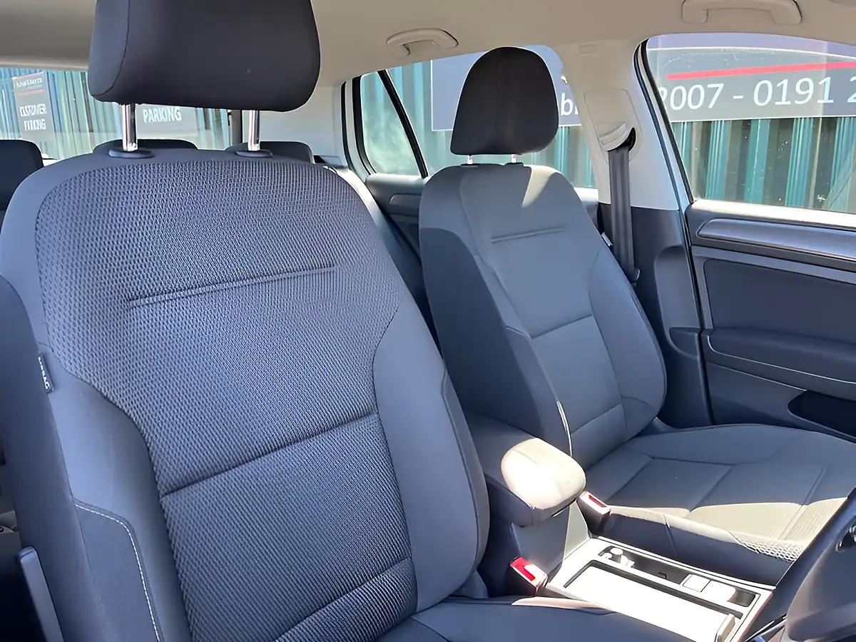 Used 2019 Volkswagen Golf White - Interior and Exterior details 14