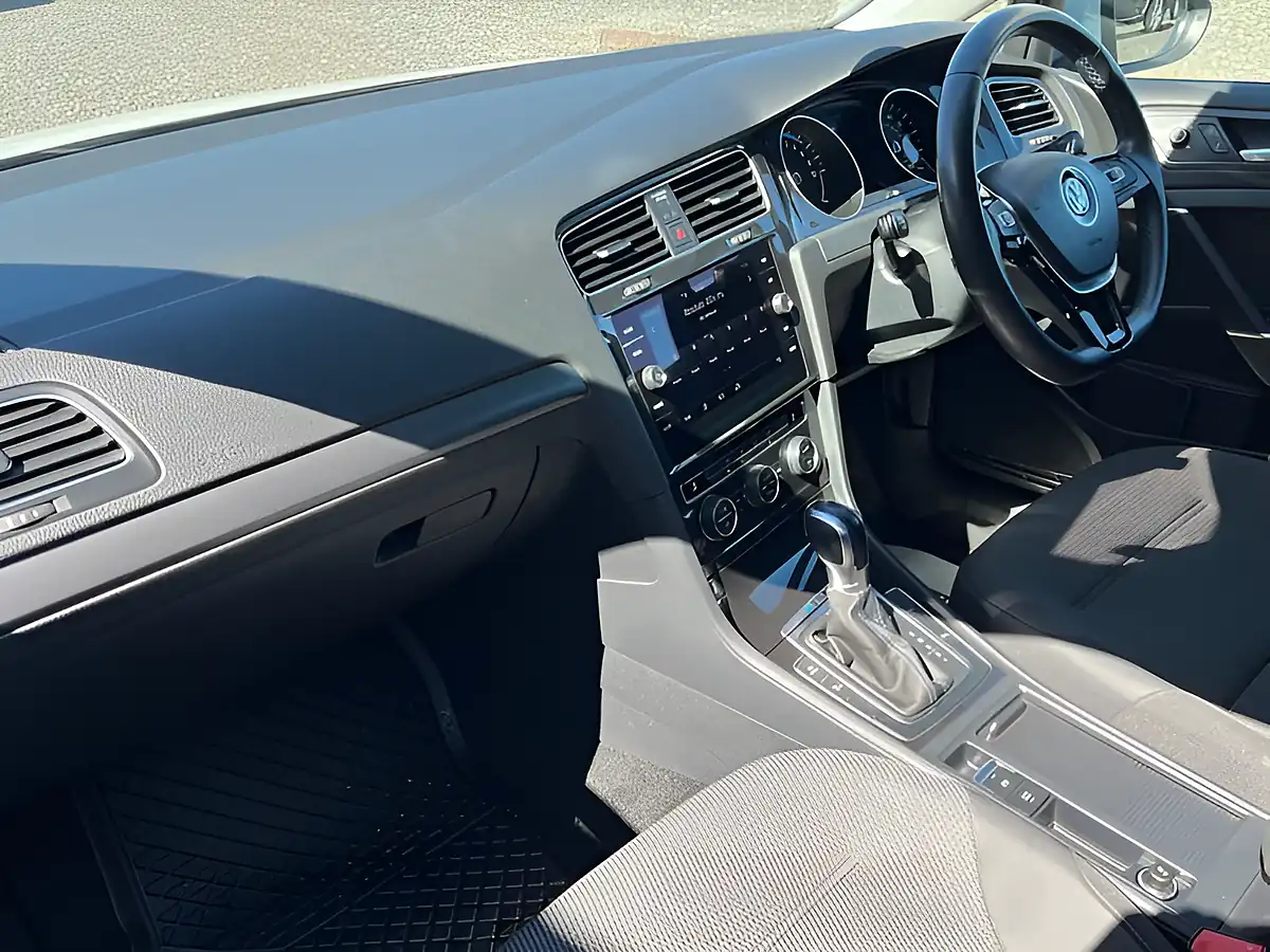 Used 2019 Volkswagen Golf White - Interior and Exterior details 18