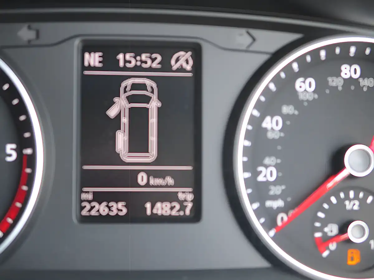 Used 2019 Volkswagen Jöbl T28 Highline Blue - Interior and Exterior details 18