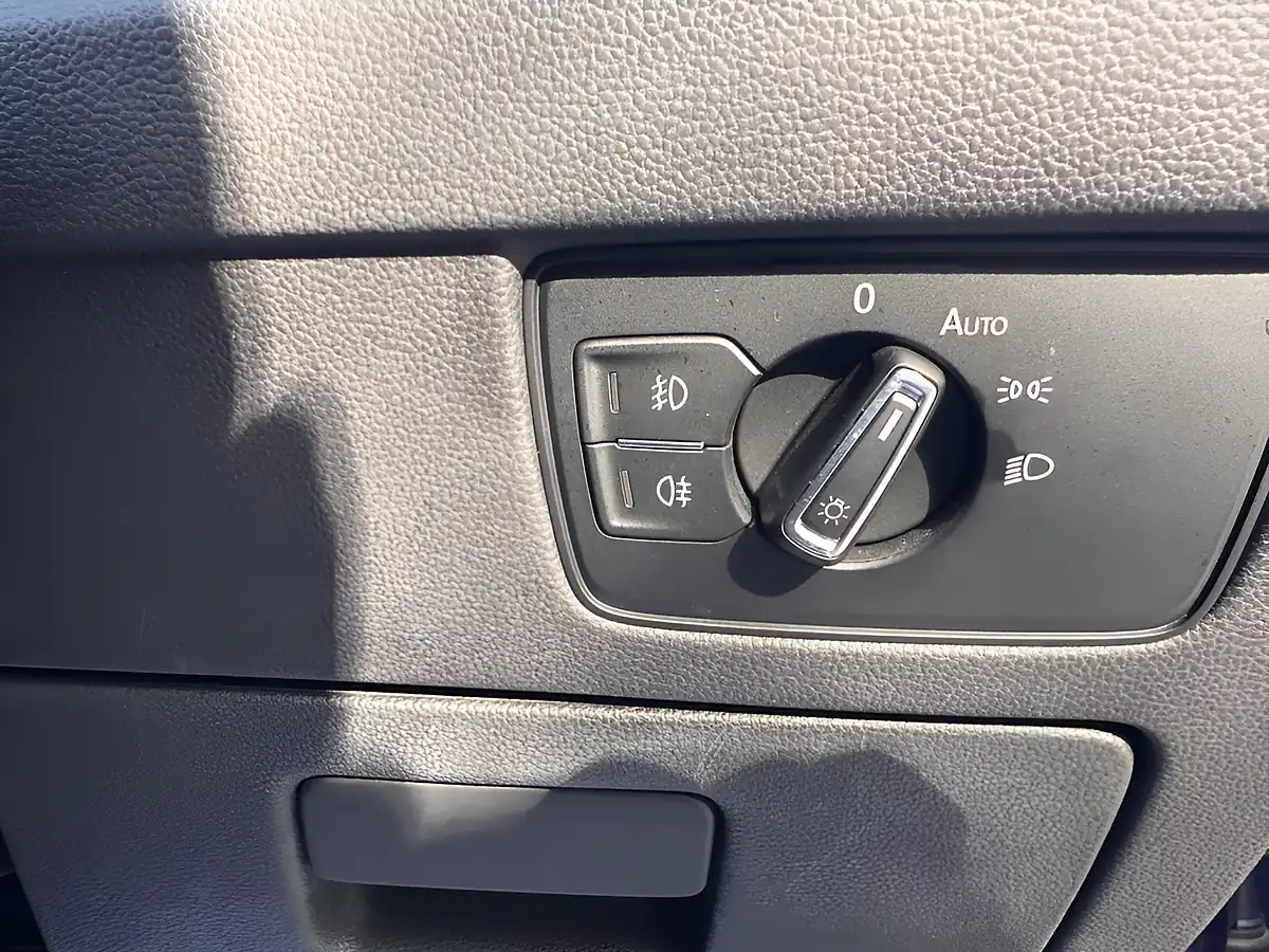 Used 2019 Volkswagen Passat GT Blue - Interior and Exterior details 12