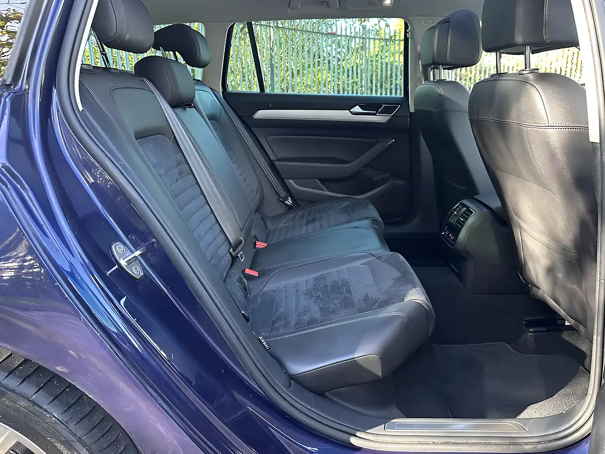 Used 2019 Volkswagen Passat GT Blue - Interior and Exterior details 17