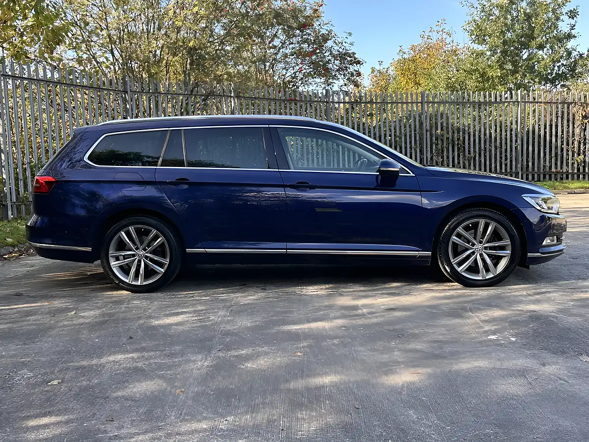Used 2019 Volkswagen Passat GT Blue - Interior and Exterior details 4