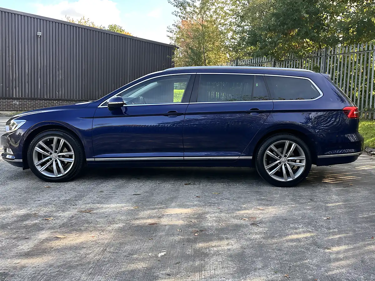Used 2019 Volkswagen Passat GT Blue - Interior and Exterior details 9