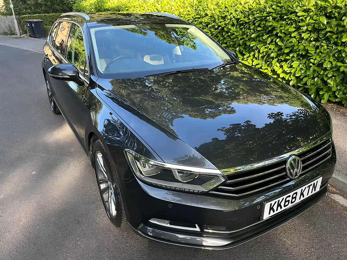 Used 2019 Volkswagen Passat GT Grey - Front View