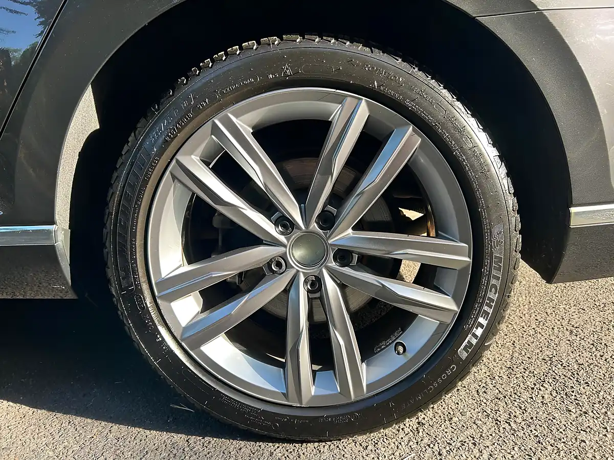 Used 2019 Volkswagen Passat GT Grey - Interior and Exterior details 17