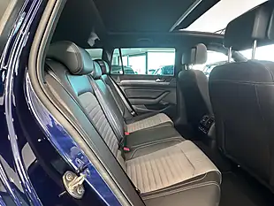 Used 2019 Volkswagen Passat R-Line Blue - Interior and Exterior details 11