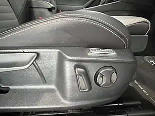 Used 2019 Volkswagen Passat R-Line Blue - Interior and Exterior details 12