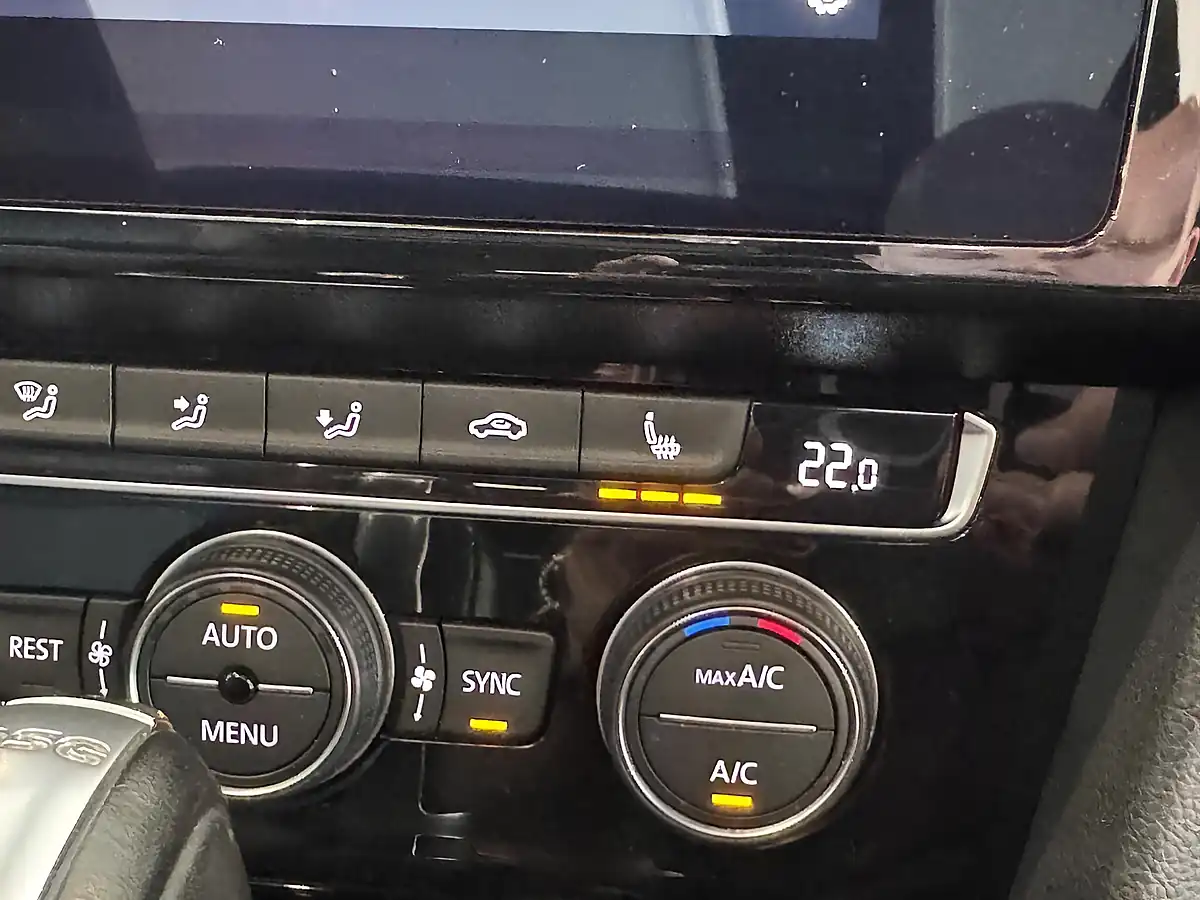Used 2019 Volkswagen Passat R-Line Blue - Interior and Exterior details 13