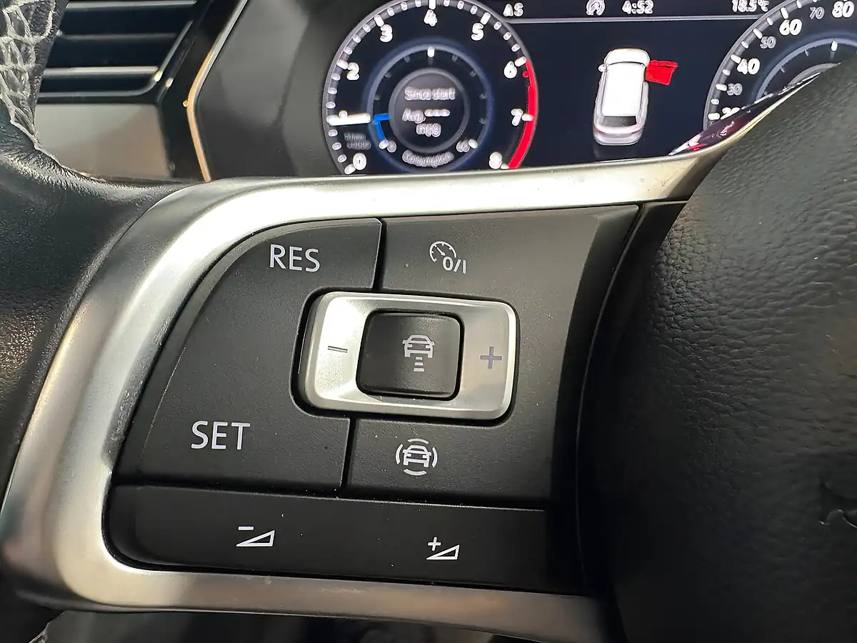 Used 2019 Volkswagen Passat R-Line Blue - Interior and Exterior details 20