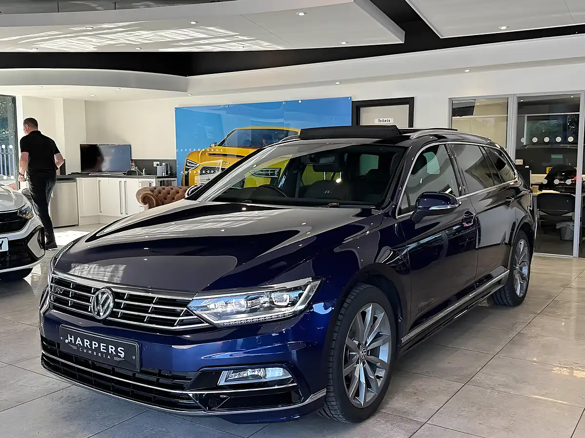Used 2019 Volkswagen Passat R-Line Blue - Interior and Exterior details 3