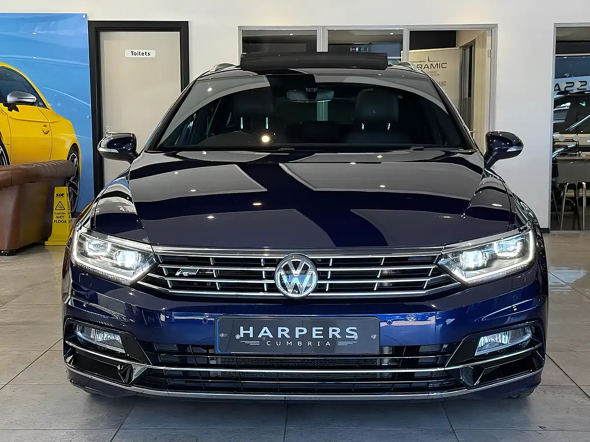 Used 2019 Volkswagen Passat R-Line Blue - Interior and Exterior details 4