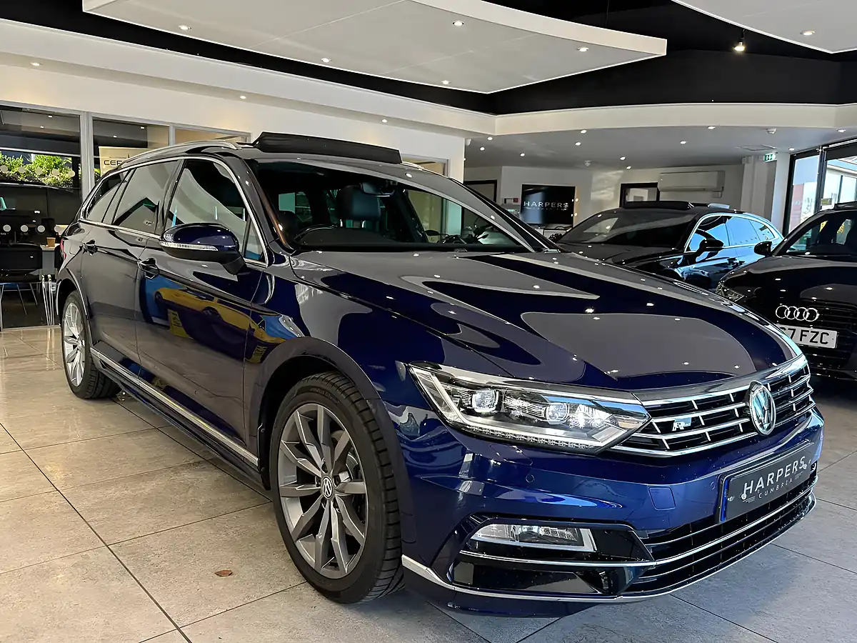 Used 2019 Volkswagen Passat R-Line Blue - Interior and Exterior details 5