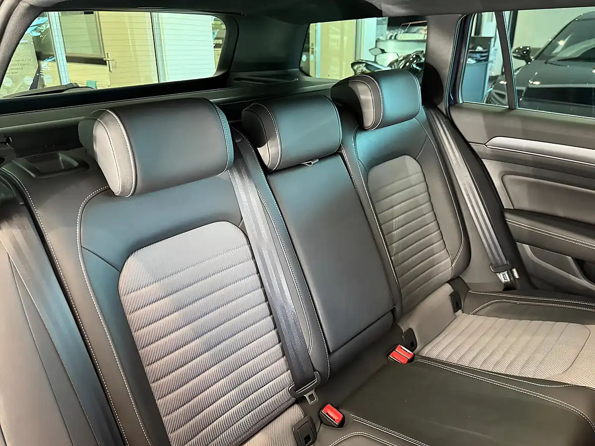 Used 2019 Volkswagen Passat R-Line Blue - Interior and Exterior details 8