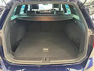 Used 2019 Volkswagen Passat R-Line Blue - Interior and Exterior details 9