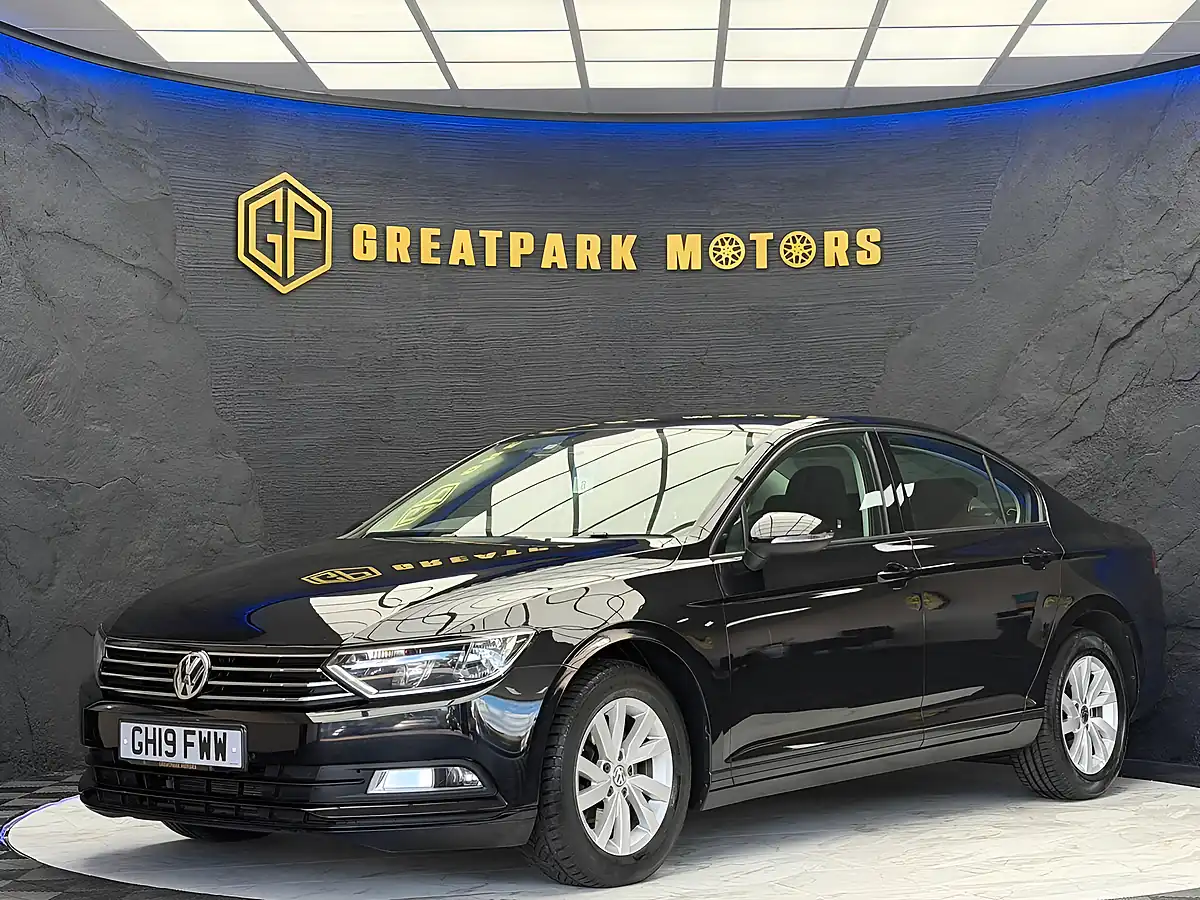 Used 2019 Volkswagen Passat S Black - Front View