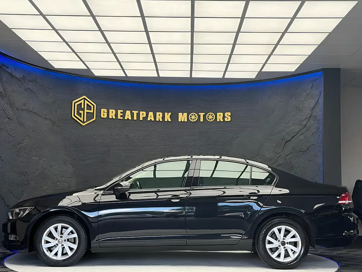 Used 2019 Volkswagen Passat S Black - Interior and Exterior details 8