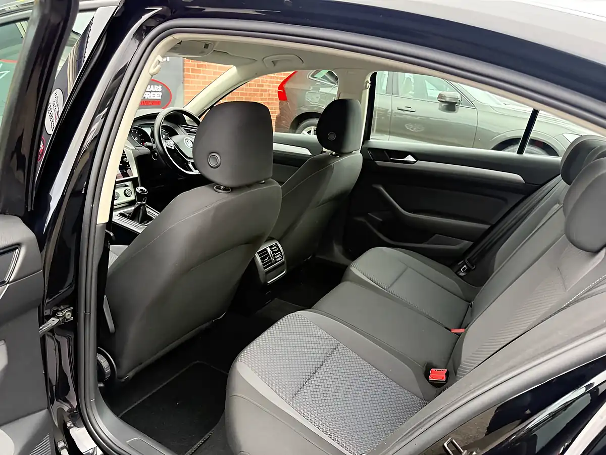 Used 2019 Volkswagen Passat S Black - Interior and Exterior details 15