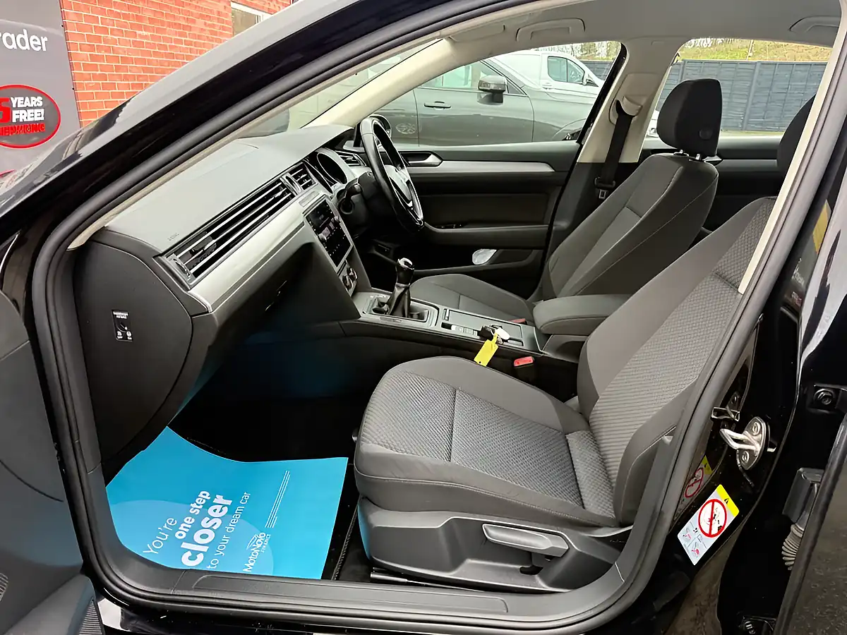 Used 2019 Volkswagen Passat S Black - Interior and Exterior details 19