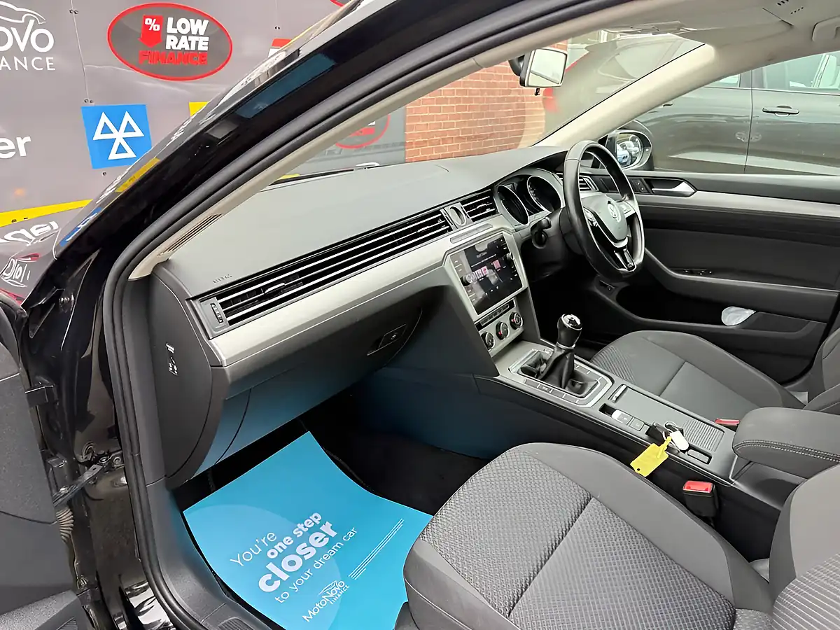 Used 2019 Volkswagen Passat S Black - Interior and Exterior details 20
