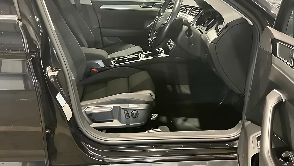 Used 2019 Volkswagen Passat Se Business Black - Interior and Exterior details 11