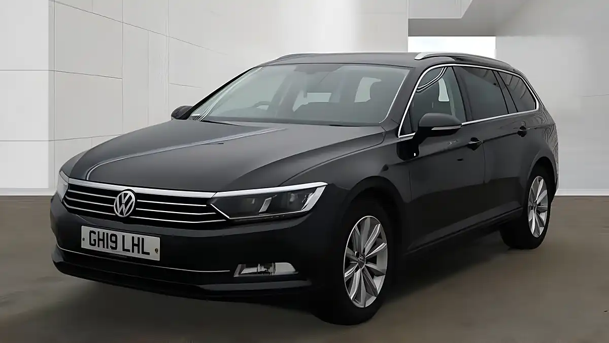 Used 2019 Volkswagen Passat Se Business Black - Interior and Exterior details 2