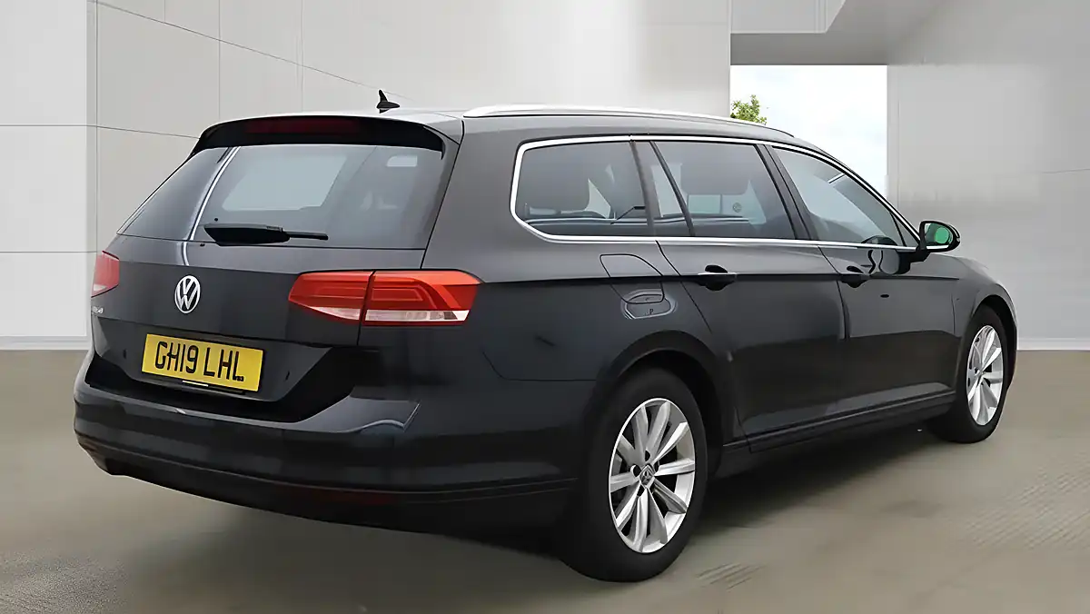 Used 2019 Volkswagen Passat Se Business Black - Interior and Exterior details 4
